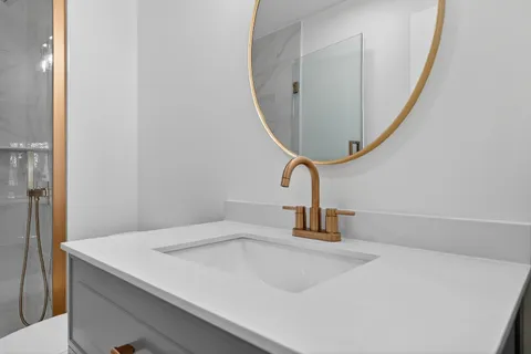 $280,000 | 711 South River Road, Unit 617, Des Plaines, IL 60016