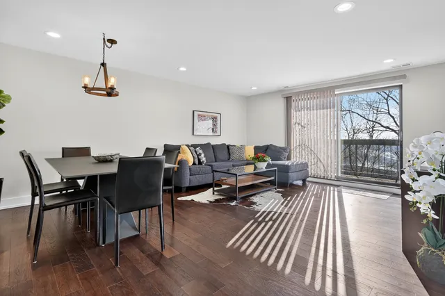 $280,000 | 711 South River Road, Unit 617, Des Plaines, IL 60016