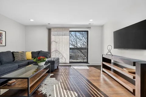 $280,000 | 711 South River Road, Unit 617, Des Plaines, IL 60016