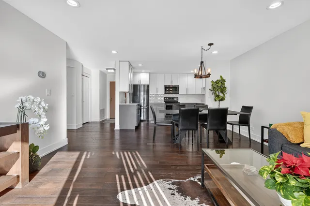 $280,000 | 711 South River Road, Unit 617, Des Plaines, IL 60016