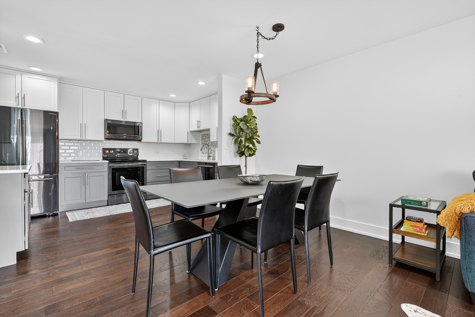 711 South River Road, Unit 617 Des Plaines, IL 60016 - Photo 8 of 26