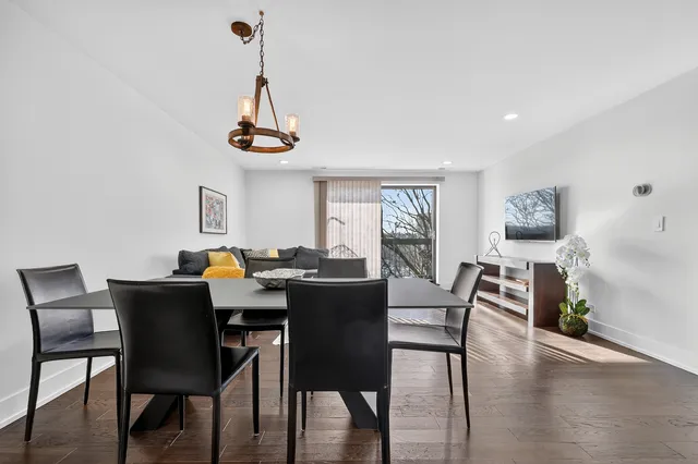 $280,000 | 711 South River Road, Unit 617, Des Plaines, IL 60016