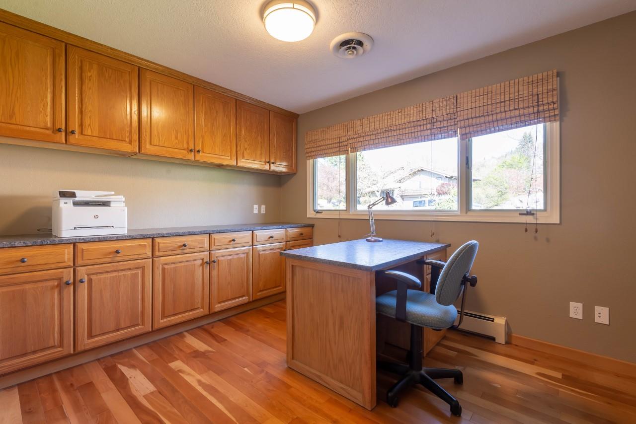 5520 South Custer Road Spokane, WA 99223 - Photo 11 of 20