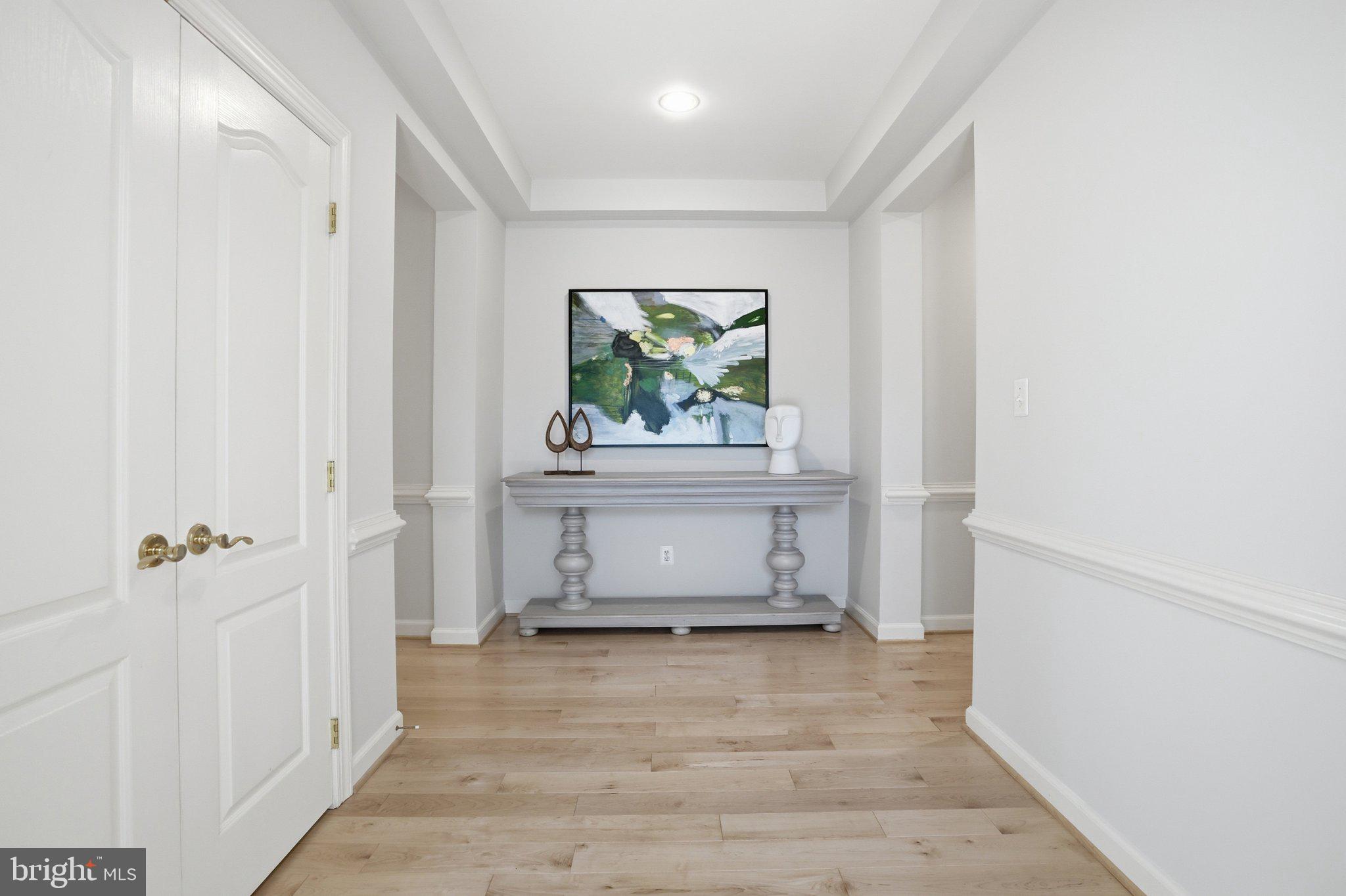 891 Chinquapin Road McLean, VA 22102 - Photo 42 of 78 Inviting entryway with modern art.