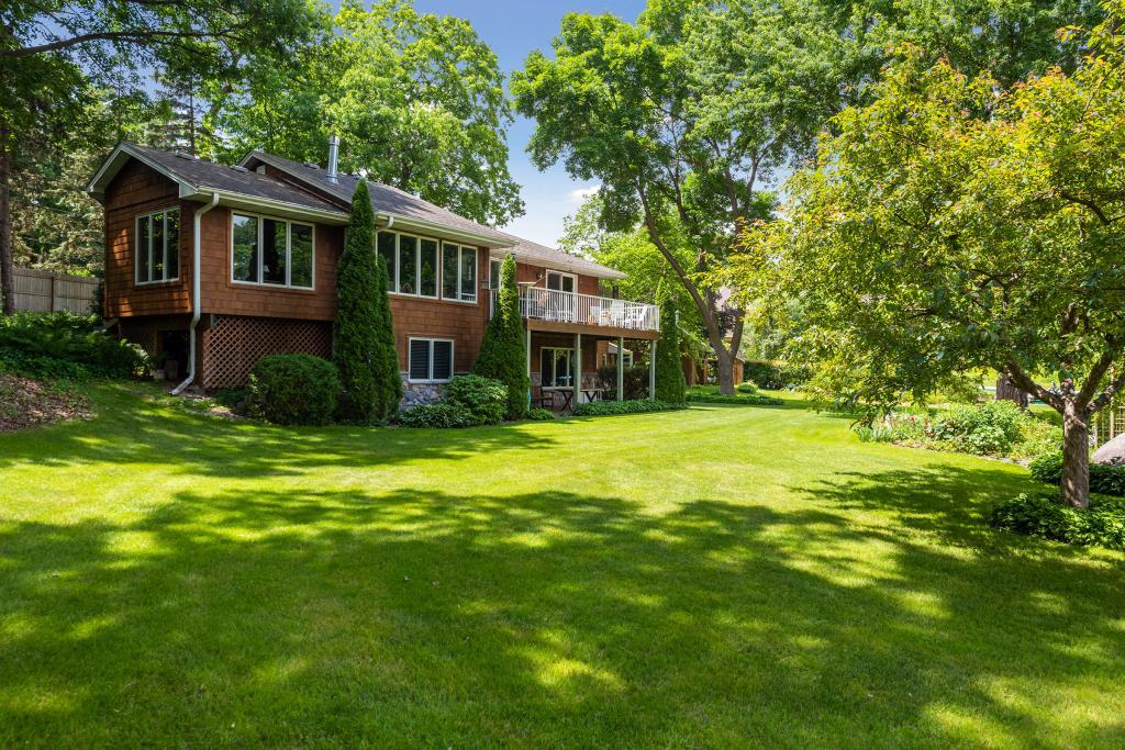 2700 Shadywood Road Orono, MN 55331 - Photo 2 of 29