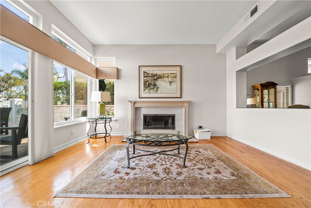 311 Long Point Long Beach, CA 90803 - Photo 7 of 29