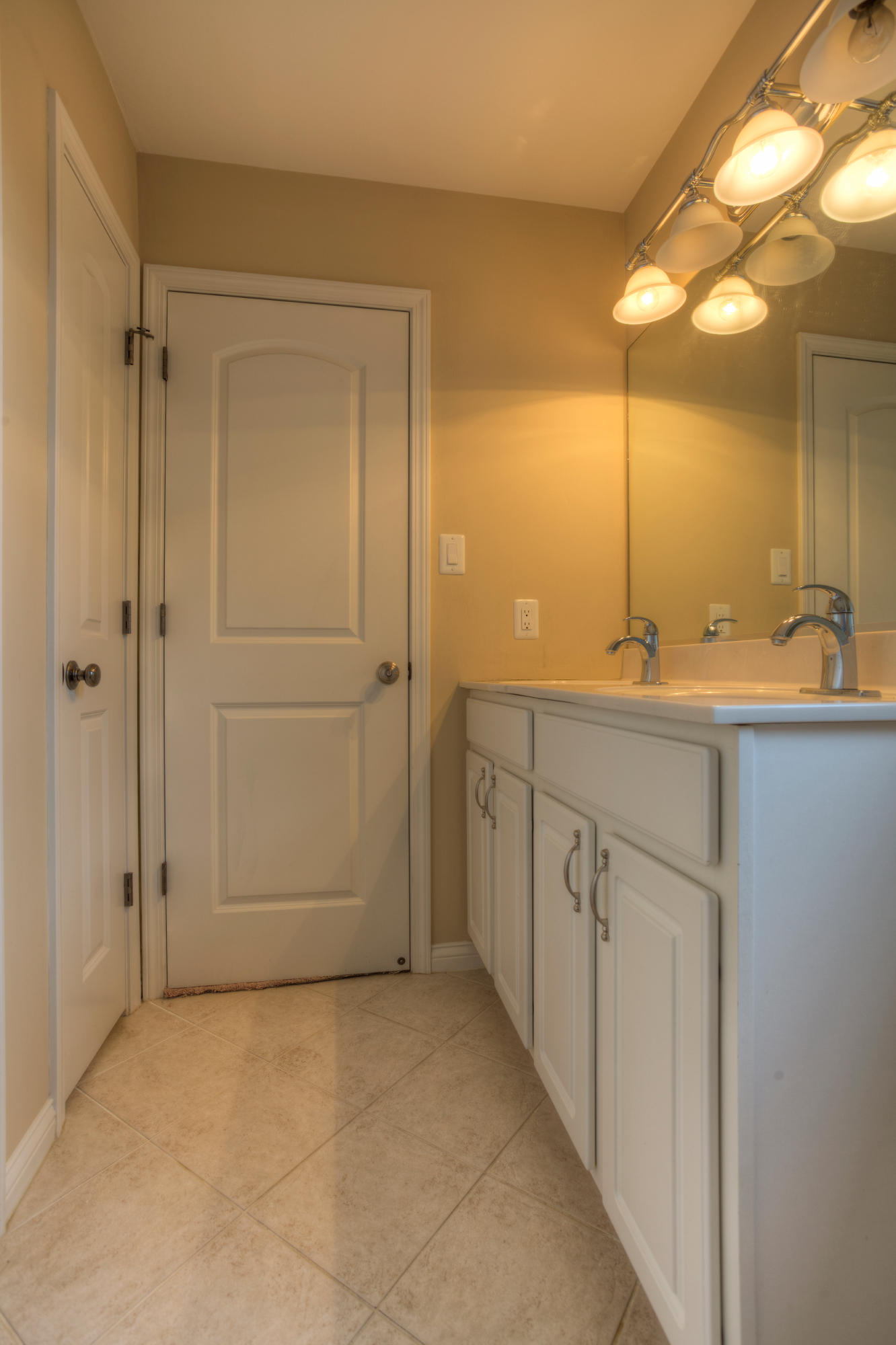 12341 Comblain Road Knoxville, TN 37934 - Photo 22 of 39 Shared Bath_001