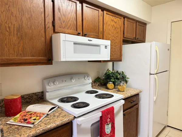 $105,000 | 17401 Red Oak Drive, Unit 61, Houston, TX 77090