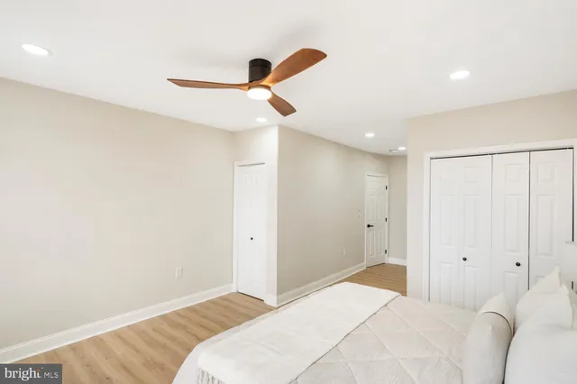 a bedroom with a bed and a ceiling fan