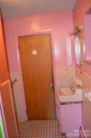$1,800 | 516 South Green Street, Statesville, NC 28677