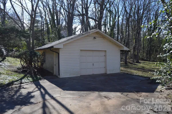 $1,800 | 516 South Green Street, Statesville, NC 28677