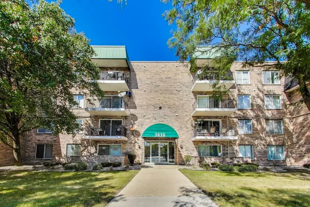 $128,500 | 3838 West 111th Street, Unit 209, Chicago, IL 60655