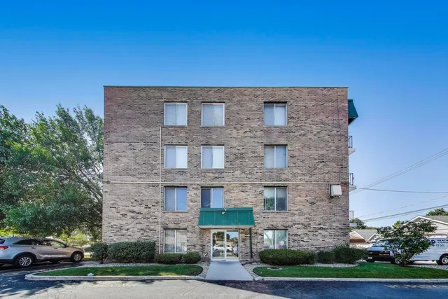 $128,500 | 3838 West 111th Street, Unit 209, Chicago, IL 60655