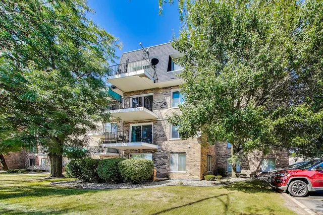 $128,500 | 3838 West 111th Street, Unit 209, Chicago, IL 60655