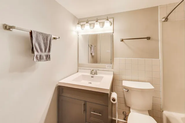 $128,500 | 3838 West 111th Street, Unit 209, Chicago, IL 60655