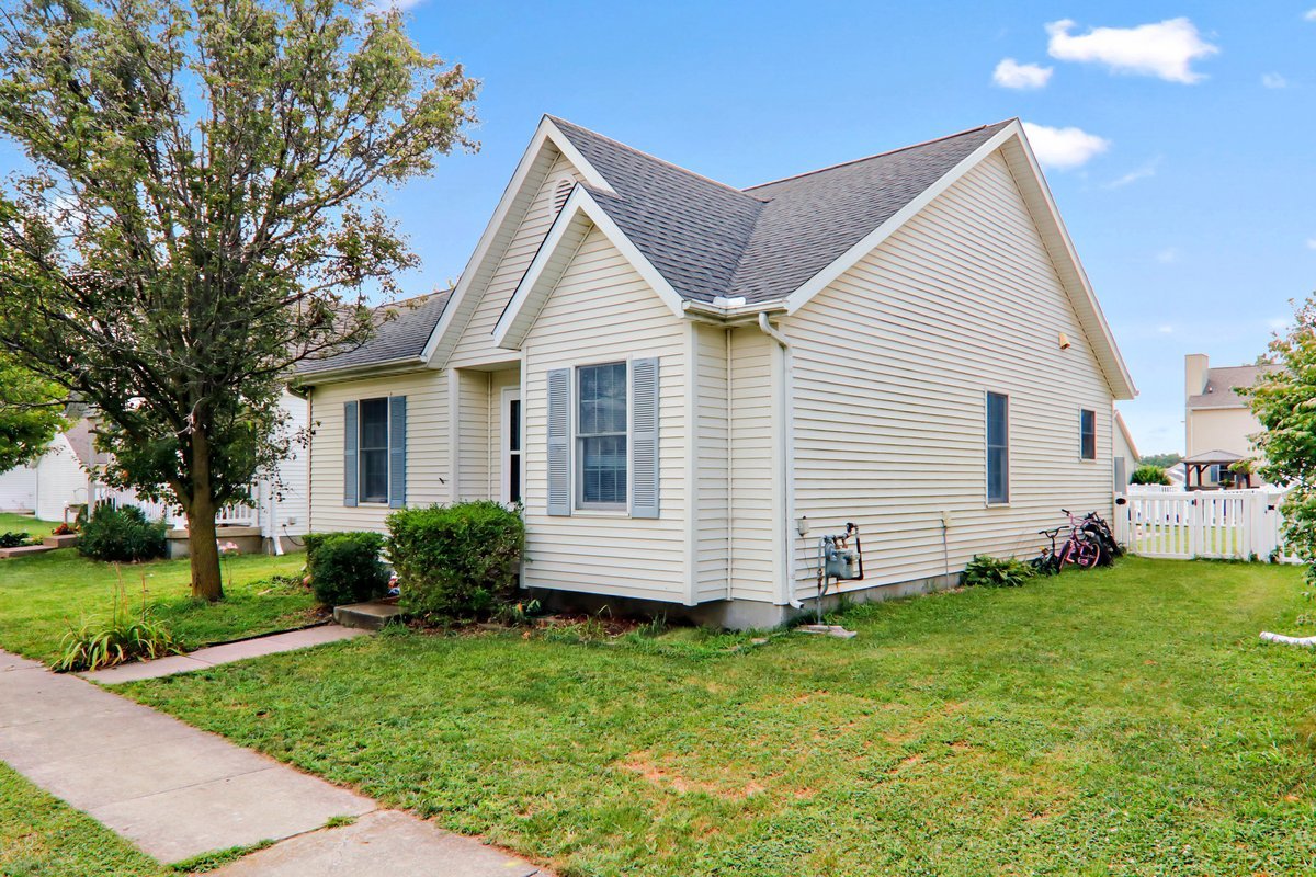 1003 Perry Lane Normal, IL 61761 - Photo 12 of 12 Gallery Image 12