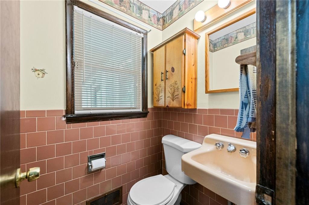 817 South Alexander Road Independence, MO 64056 - Photo 11 of 52