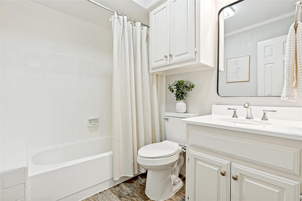 3642 Word Street Dallas, TX 75204 - Photo 18 of 29 a bathroom with a sink a toilet and a bathtub