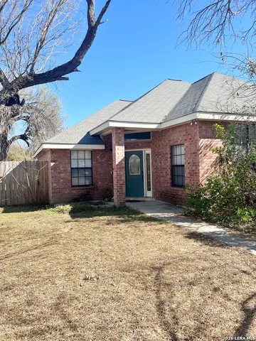 $1,800 | 108 Weeping Willow, Uvalde, TX 78801