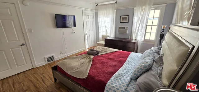 $5,900 | 137 South Rexford Drive, Beverly Hills, CA 90212