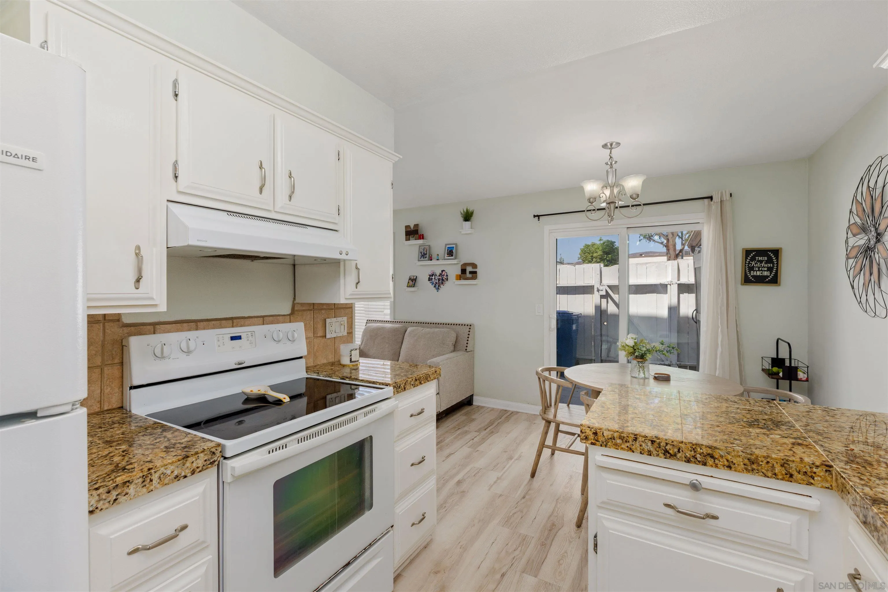10331 Santana Ranch Drive Santee, CA 92071 - Photo 7 of 31 Gallery Image 7