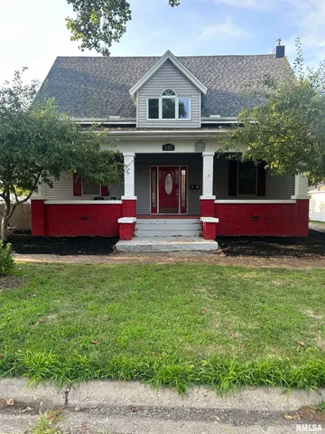 $189,000 | 121 East Court Street, Farmington, IL 61531