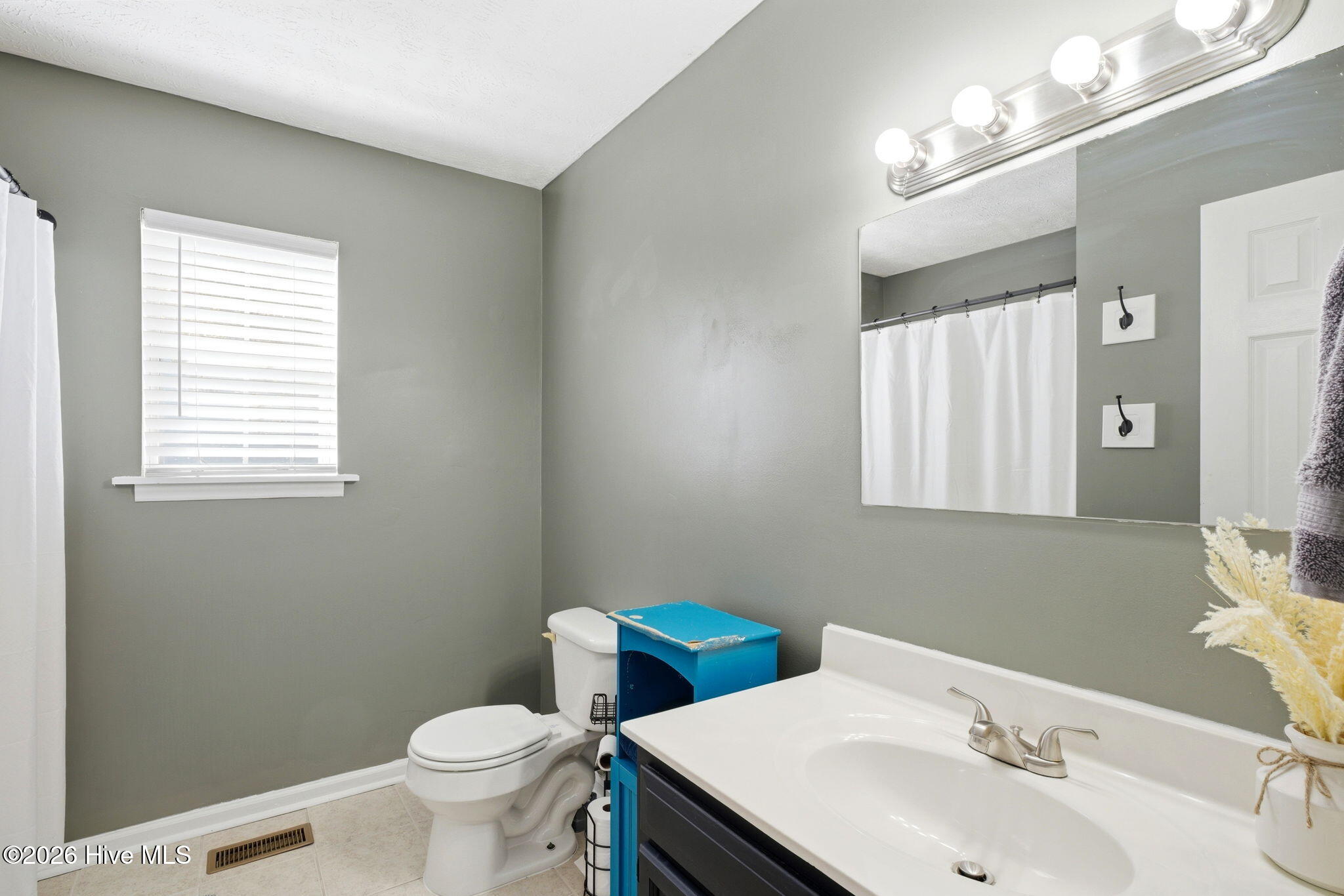 1830 East Boiling Spring Road Southport, NC 28461 - Photo 18 of 25 shniderproductions.com-38