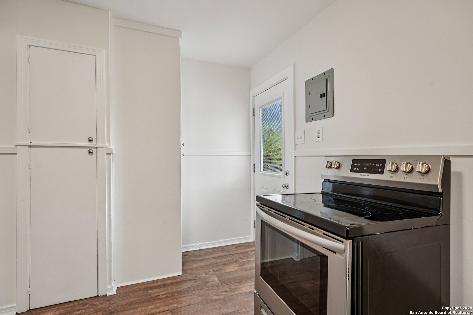 411 West Water Street Kerrville, TX 78028 - Photo 11 of 24