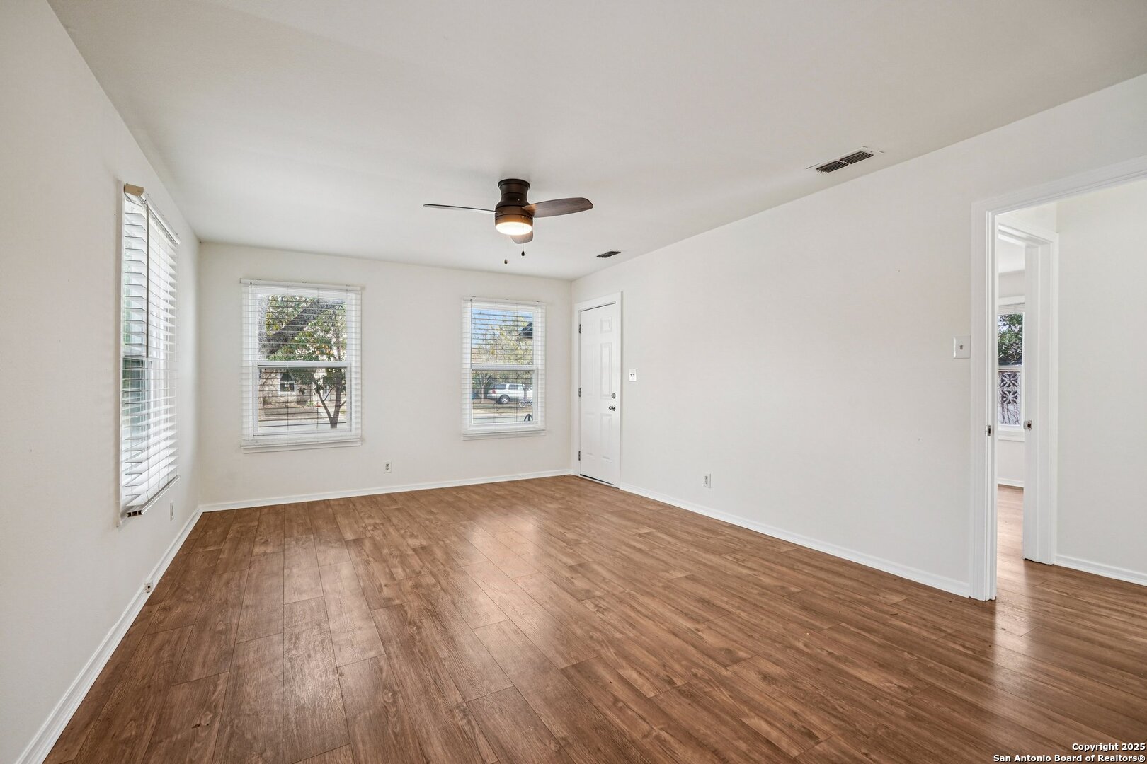 411 West Water Street Kerrville, TX 78028 - Photo 6 of 24