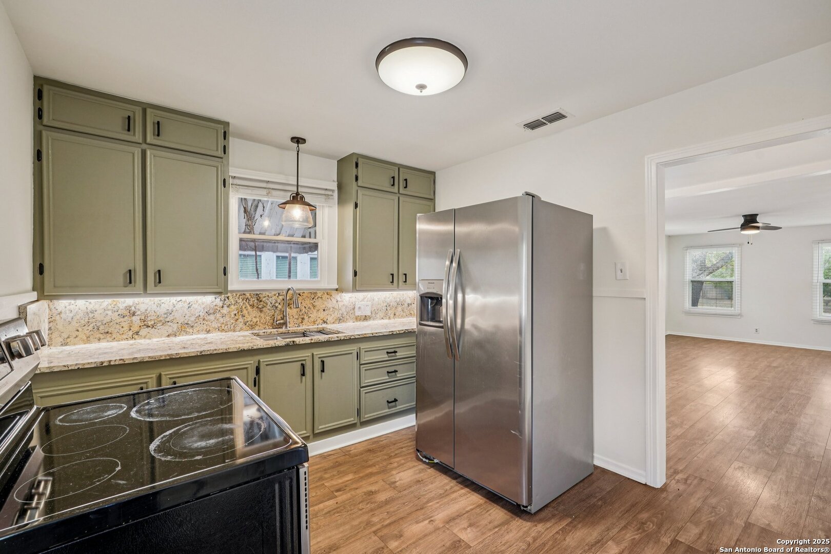 411 West Water Street Kerrville, TX 78028 - Photo 9 of 24