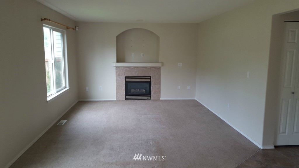 18718 10th Avenue Southeast, Unit 15 Bothell, WA 98012 - Photo 4 of 25 Gallery Image 4