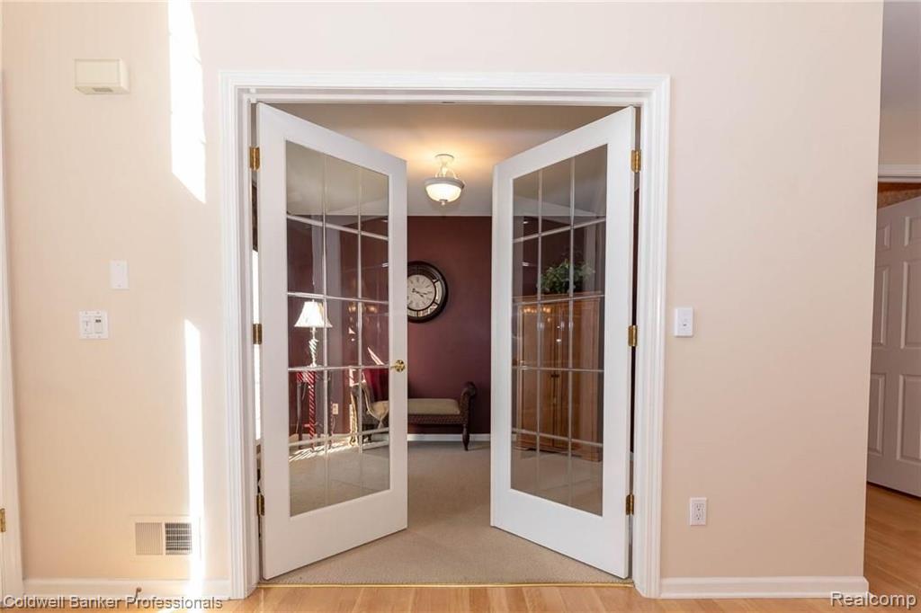 304 Lone Pine Circle Rochester, MI 48307 - Photo 6 of 31