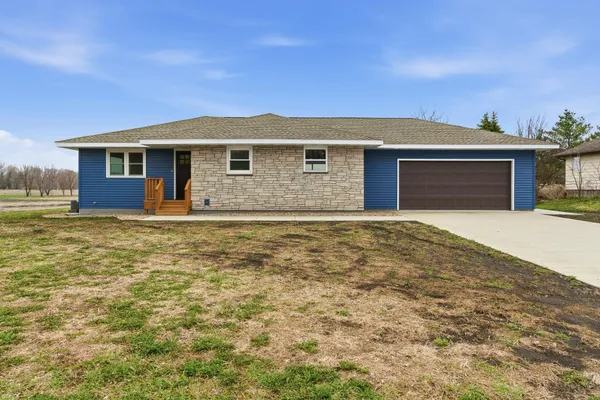 $429,500 | 409 4th Avenue Southeast, Mapleton, MN 56065
