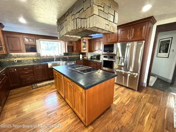 $910,000 | 125 Wagon Rut Lane, Auburn, WY 83111