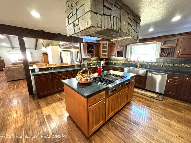 $910,000 | 125 Wagon Rut Lane, Auburn, WY 83111