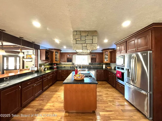 $910,000 | 125 Wagon Rut Lane, Auburn, WY 83111