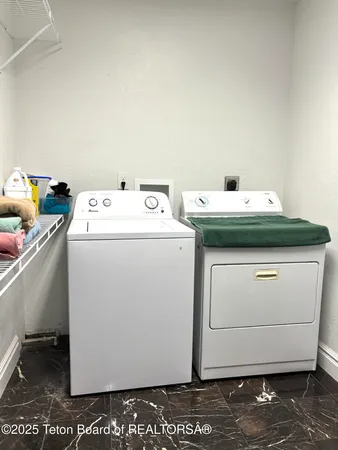 $910,000 | 125 Wagon Rut Lane, Auburn, WY 83111