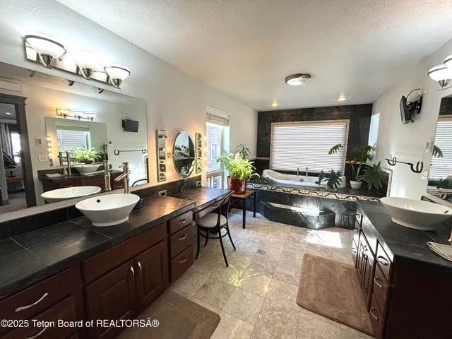 $910,000 | 125 Wagon Rut Lane, Auburn, WY 83111