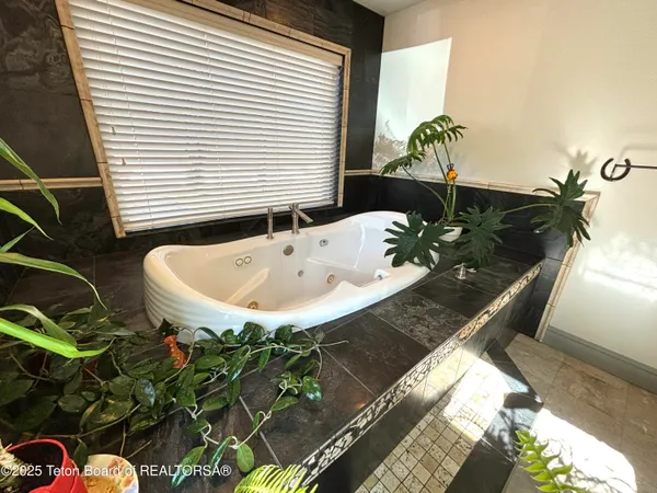 $910,000 | 125 Wagon Rut Lane, Auburn, WY 83111