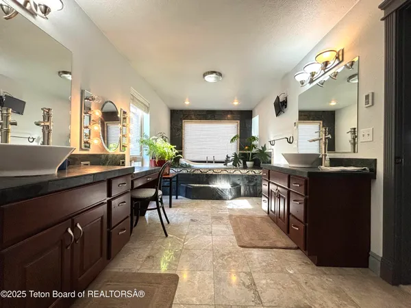 $910,000 | 125 Wagon Rut Lane, Auburn, WY 83111