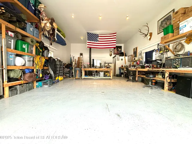 $910,000 | 125 Wagon Rut Lane, Auburn, WY 83111