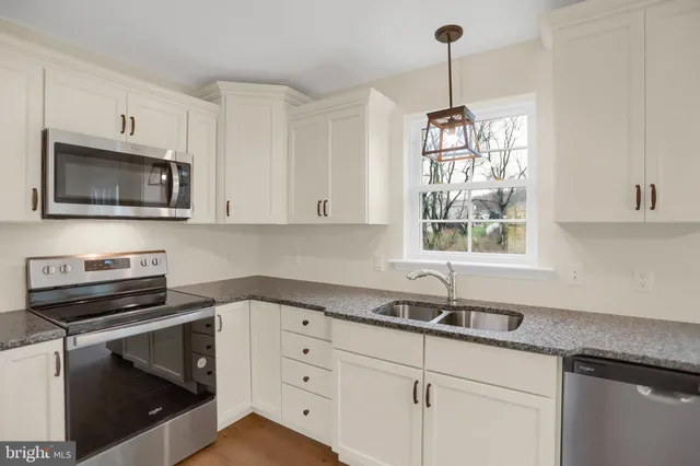 $376,900 | 85 Old Colony Road, Selinsgrove, PA 17870