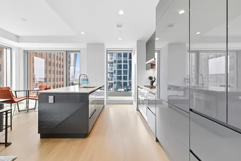 $2,065,000 | 133 Seaport Boulevard, Unit 723, Boston, MA 02210