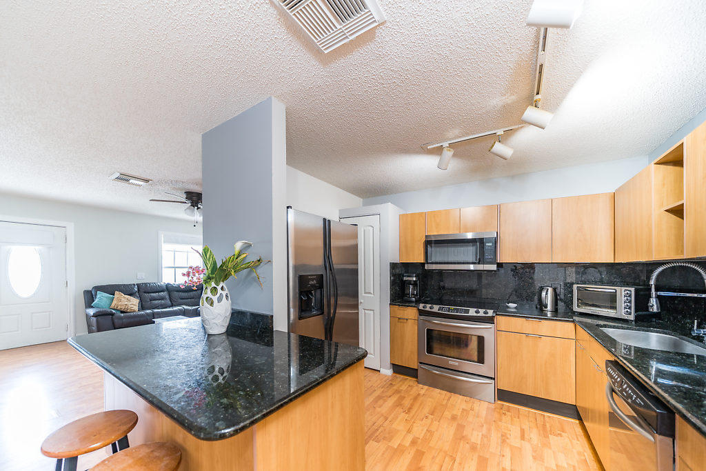 129 Banyan Circle Jupiter, FL 33458 - Photo 4 of 31 004-129BanyanCircle-Jupiter-FL-small