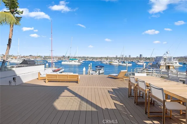 a city view with sitting space and seating space