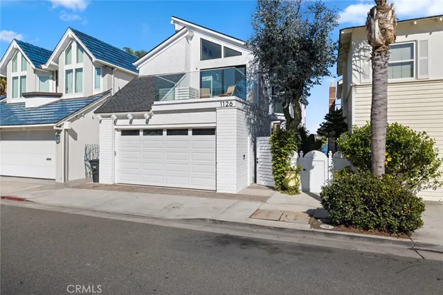 $25,000 | 1126 East Balboa Boulevard, Newport Beach, CA 92661