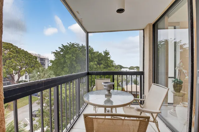 $289,000 | 1554 Bridgewood Drive, Boca Raton, FL 33434