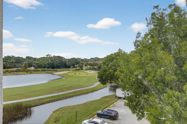 $289,000 | 1554 Bridgewood Drive, Boca Raton, FL 33434