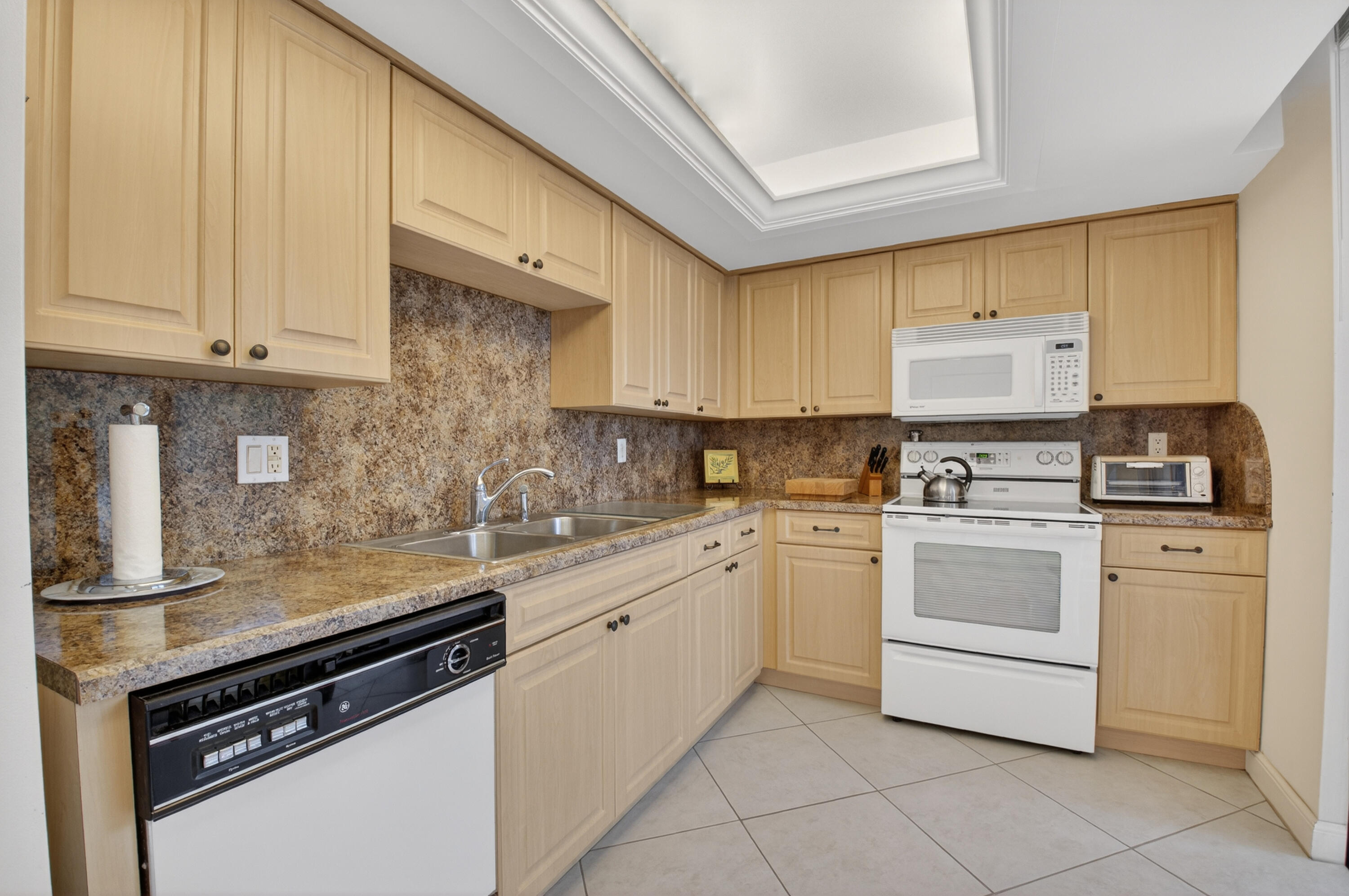 1554 Bridgewood Drive Boca Raton, FL 33434 - Photo 16 of 61 DSC_1448