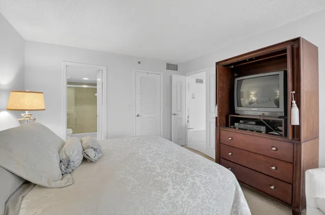 $289,000 | 1554 Bridgewood Drive, Boca Raton, FL 33434